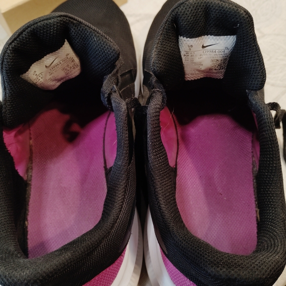 Nike Women's Black and Pink 🩷  Sneakers - Picture 10 of 10